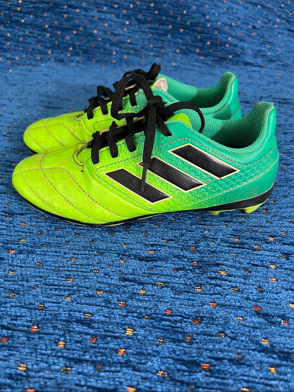 Kids Adidas size 1.5 Bright Green hombre Soccer Cleats with Black Accents